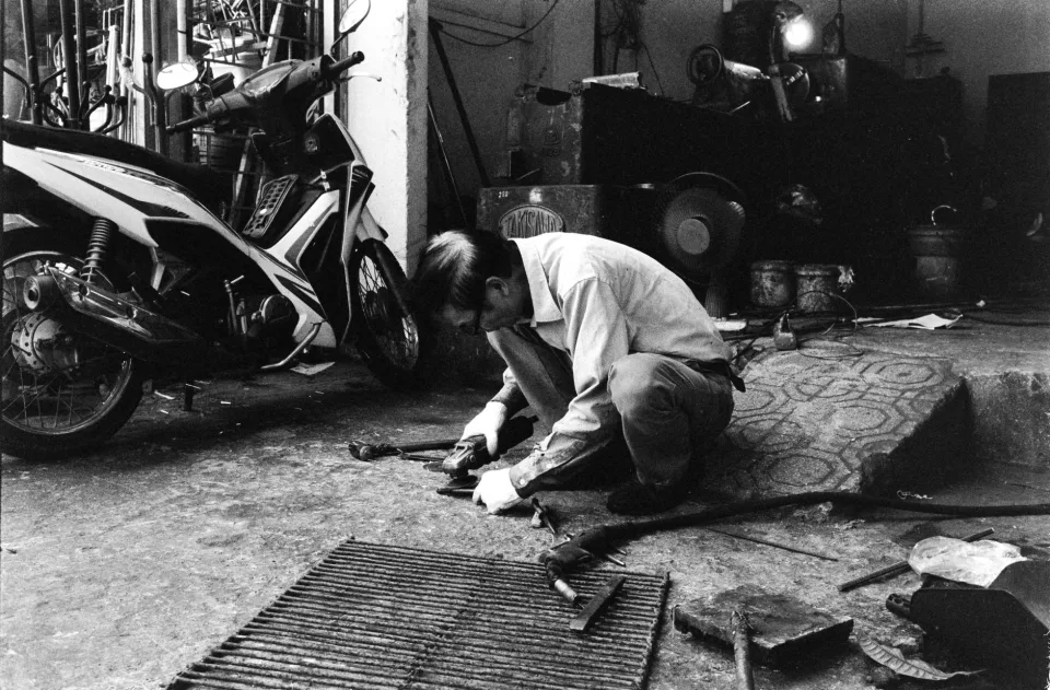 Kệ phụ tùng