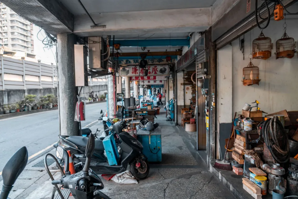 Khu sửa chữa xe máy
